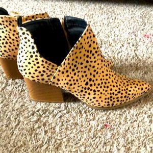Qupid leopard print cut out booties.